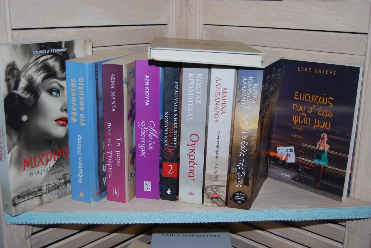 Luxury Traditional Room The Small Bookstore Kastro-Kyllini Exteriér fotografie