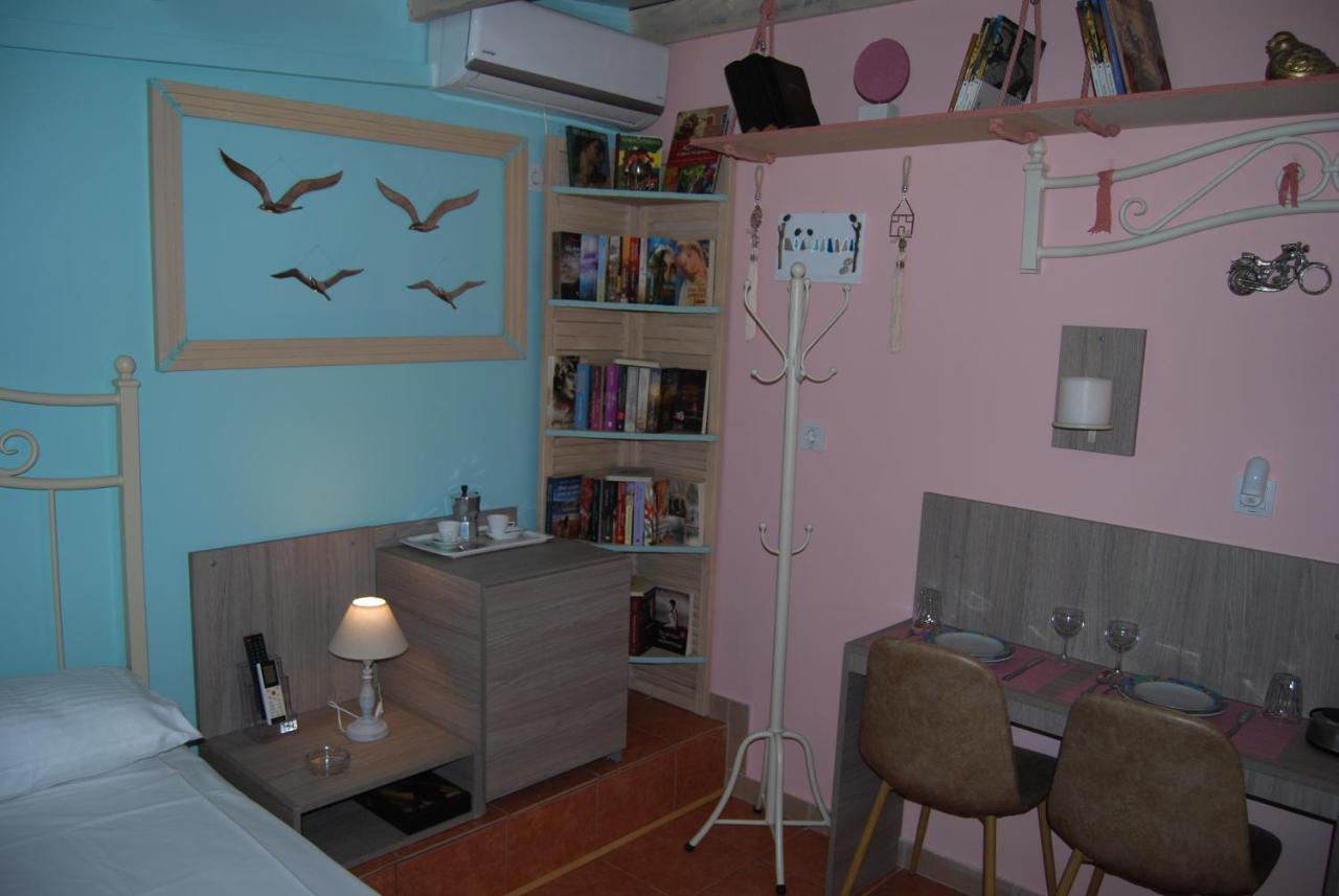 Luxury Traditional Room The Small Bookstore Kastro-Kyllini Exteriér fotografie