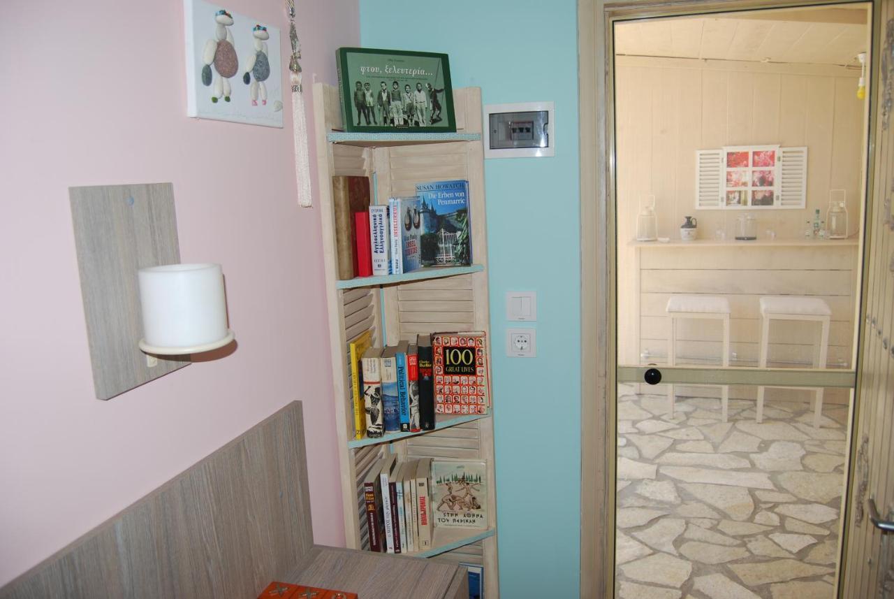 Luxury Traditional Room The Small Bookstore Kastro-Kyllini Exteriér fotografie